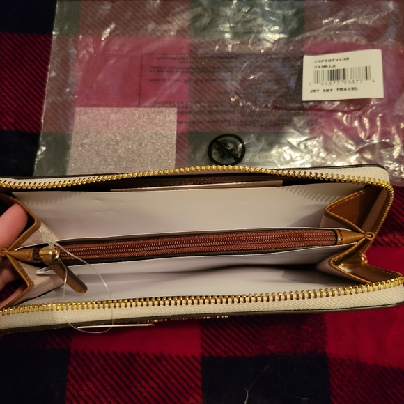 🎀MICHAEL KORS Jet Set Travel Large Logo Quarter-Zip Wallet Vanilla🎀 - Picture 5 of 8
